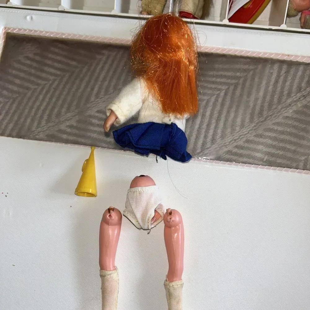 SUPER RARE KITTY COED CHEERLEADER BIG & GLANCING EYES FUN WORLD HUGGLES DOLL‎ B1